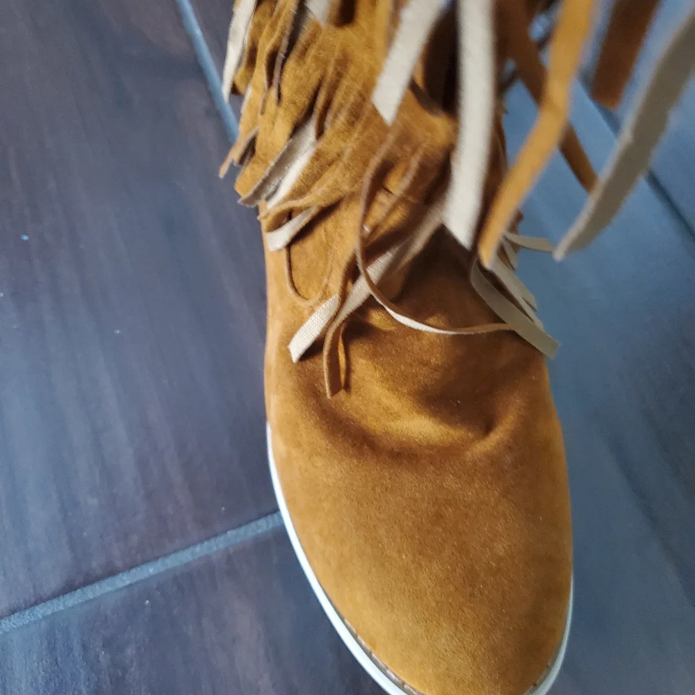Sugar boots size 10 women's in tan color small heel 1 inch